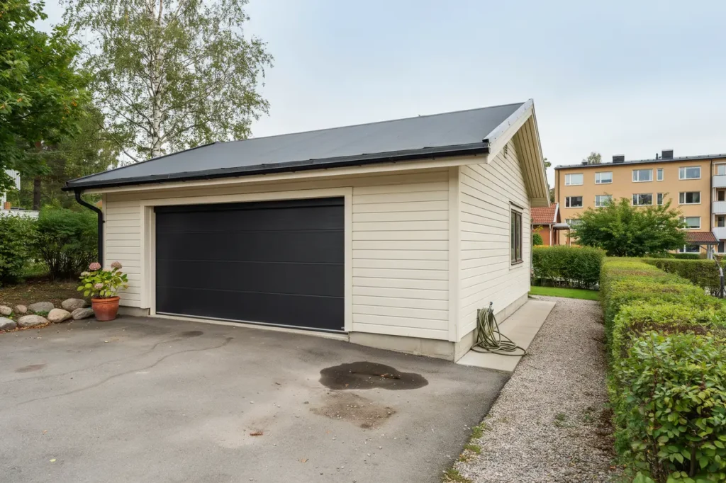 renovering av papptak p garage i r cksta v llingby